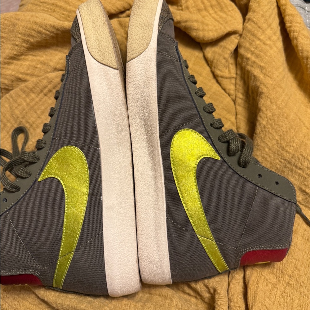 Nike Blazer Mid ‘77 Olive Snakeskin